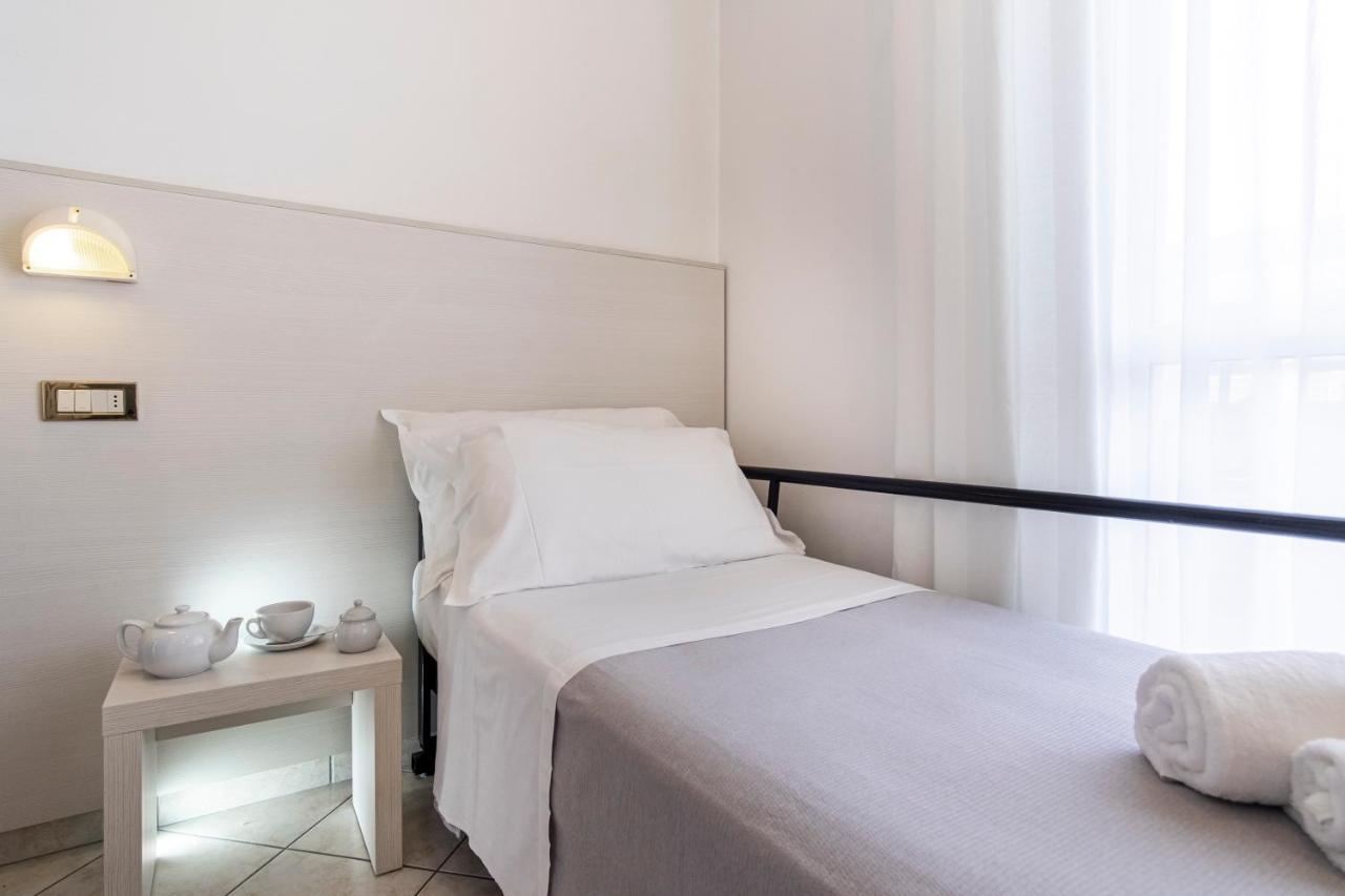 Hotel Tre Rose Riccione Dış mekan fotoğraf