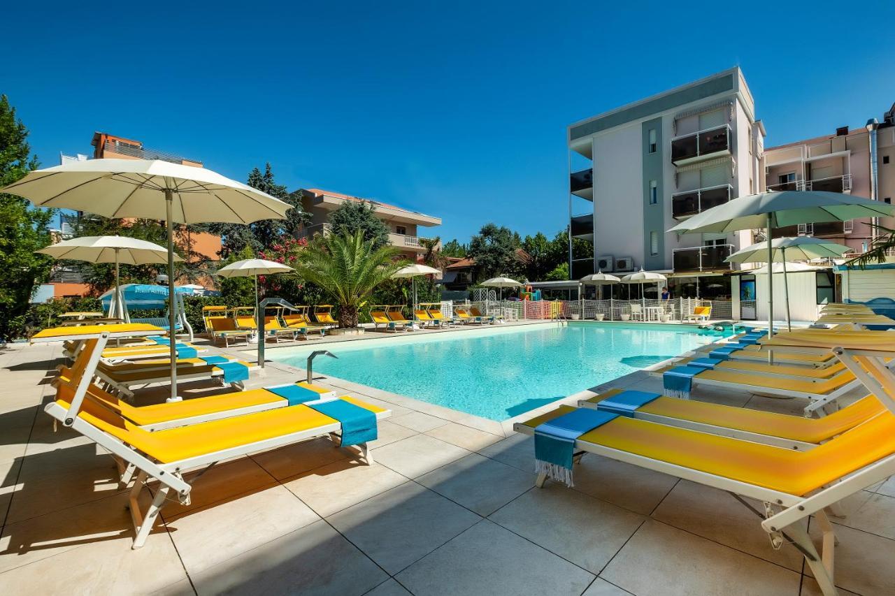 Hotel Tre Rose Riccione Dış mekan fotoğraf
