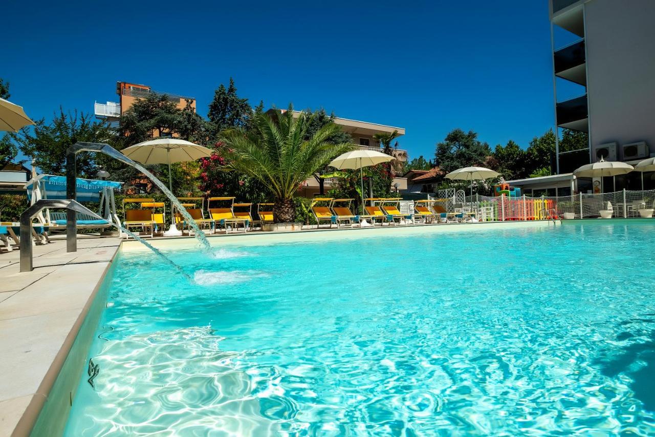 Hotel Tre Rose Riccione Dış mekan fotoğraf