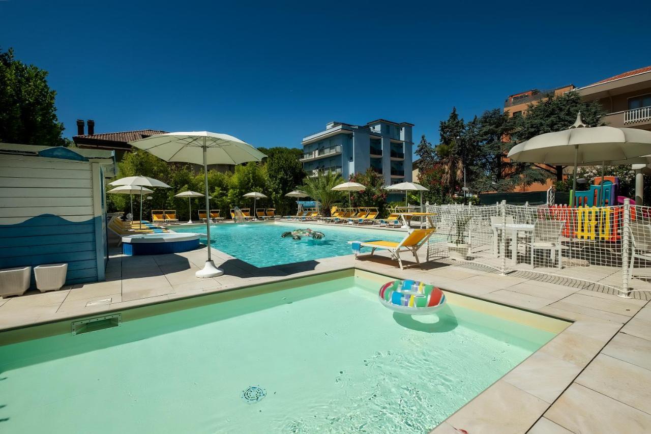 Hotel Tre Rose Riccione Dış mekan fotoğraf