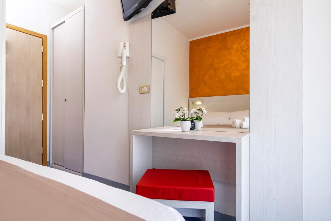 Hotel Tre Rose Riccione Dış mekan fotoğraf