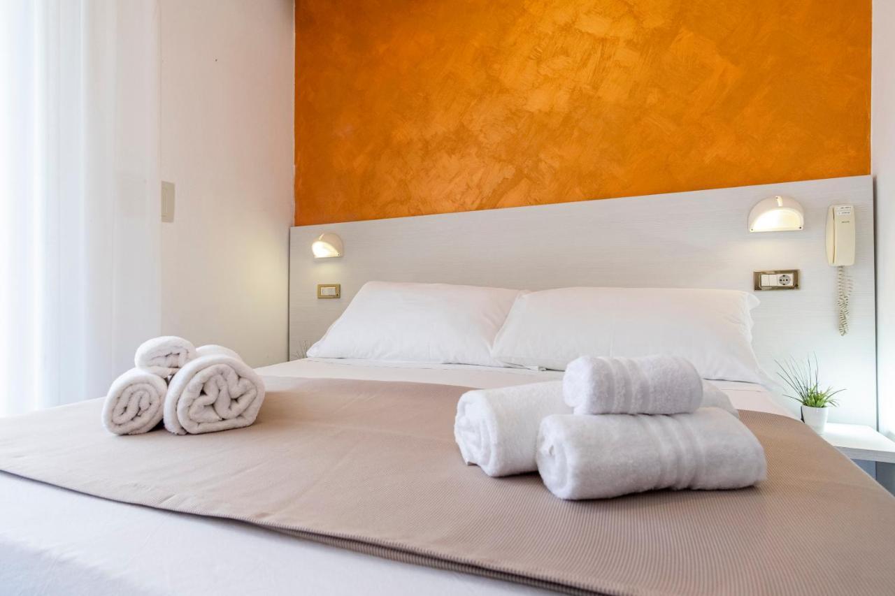 Hotel Tre Rose Riccione Dış mekan fotoğraf