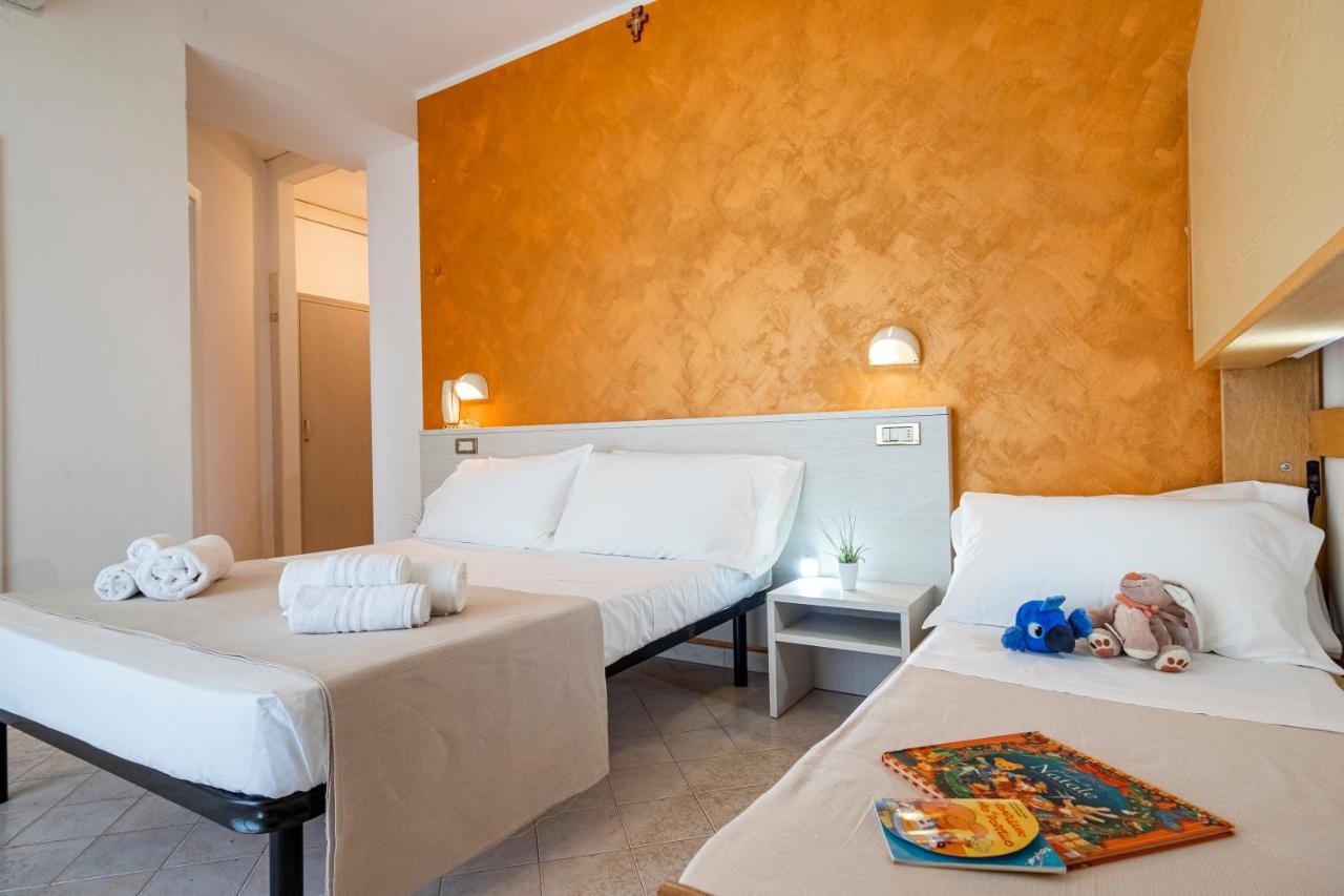 Hotel Tre Rose Riccione Dış mekan fotoğraf