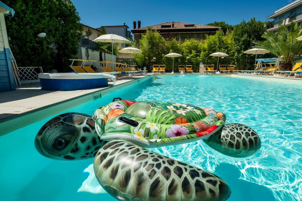 Hotel Tre Rose Riccione Dış mekan fotoğraf