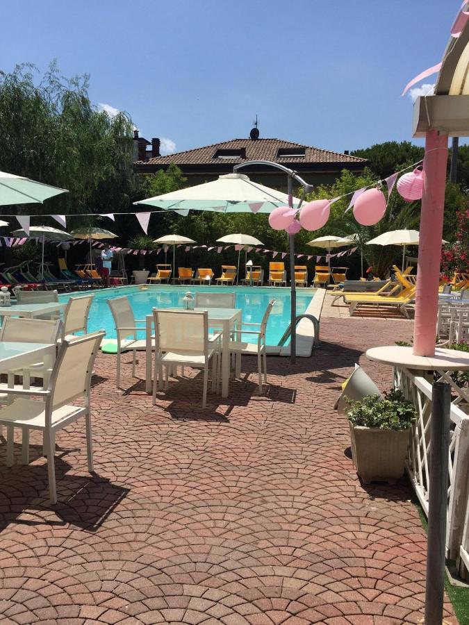 Hotel Tre Rose Riccione Dış mekan fotoğraf