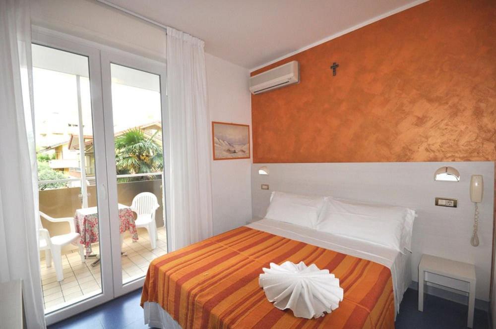Hotel Tre Rose Riccione Dış mekan fotoğraf