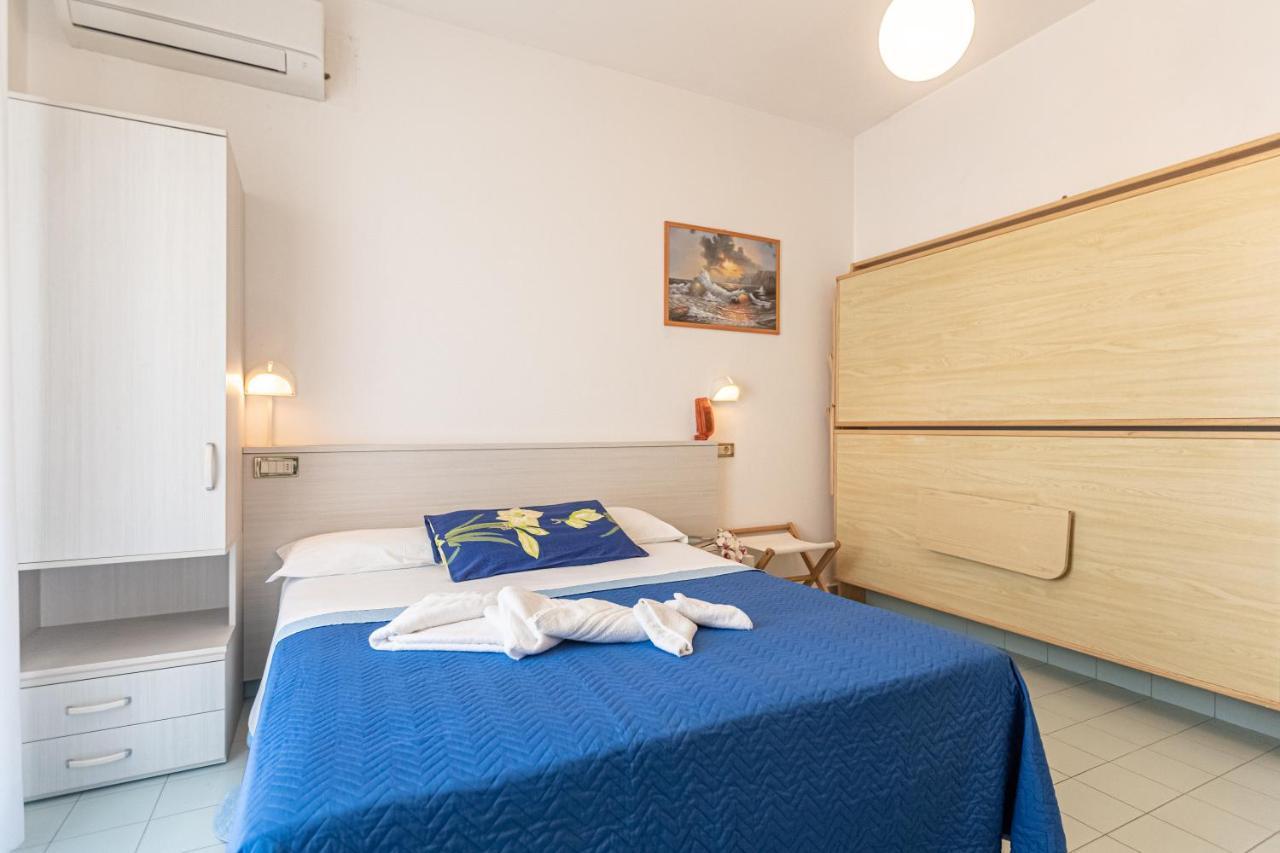 Hotel Tre Rose Riccione Dış mekan fotoğraf