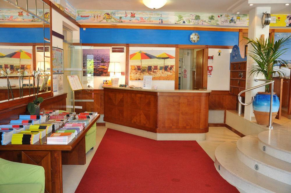 Hotel Tre Rose Riccione Dış mekan fotoğraf