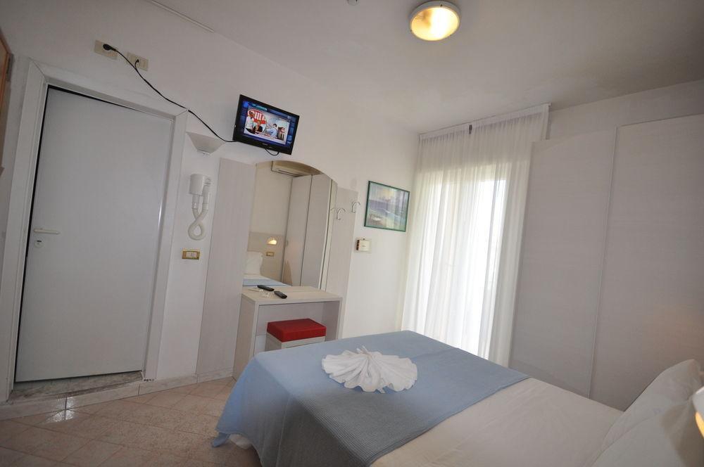 Hotel Tre Rose Riccione Dış mekan fotoğraf