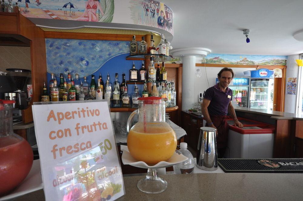 Hotel Tre Rose Riccione Dış mekan fotoğraf