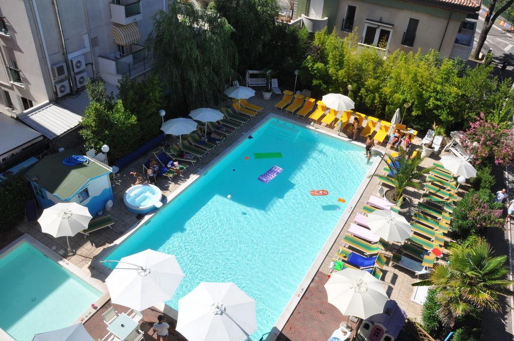 Hotel Tre Rose Riccione Dış mekan fotoğraf