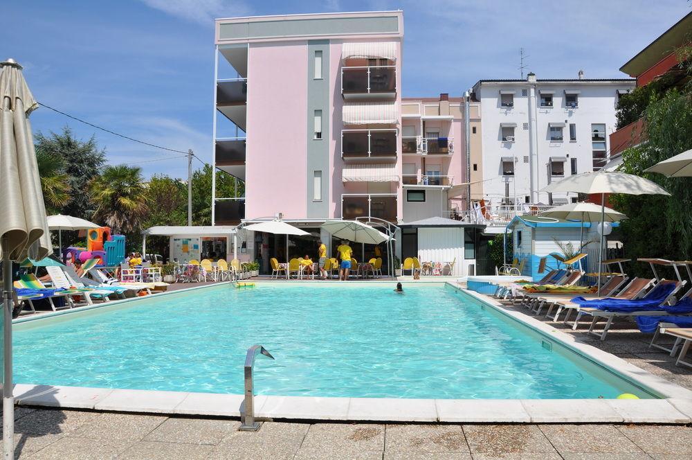 Hotel Tre Rose Riccione Dış mekan fotoğraf