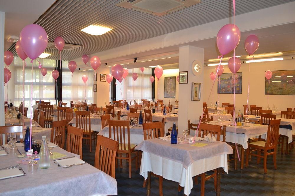 Hotel Tre Rose Riccione Dış mekan fotoğraf
