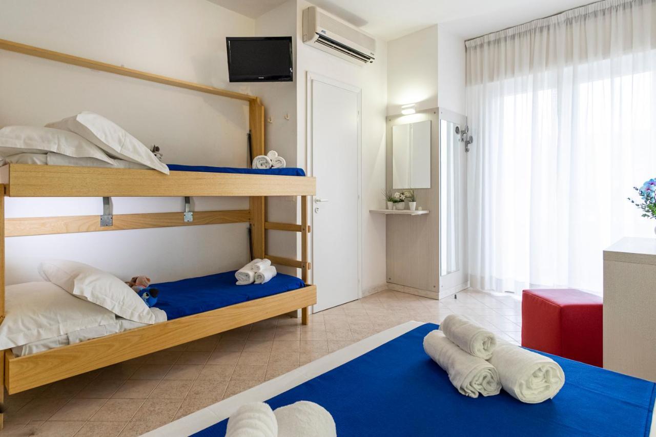 Hotel Tre Rose Riccione Dış mekan fotoğraf