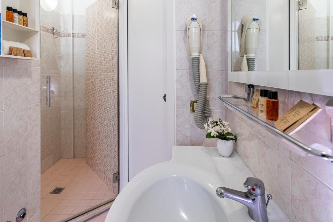 Hotel Tre Rose Riccione Dış mekan fotoğraf