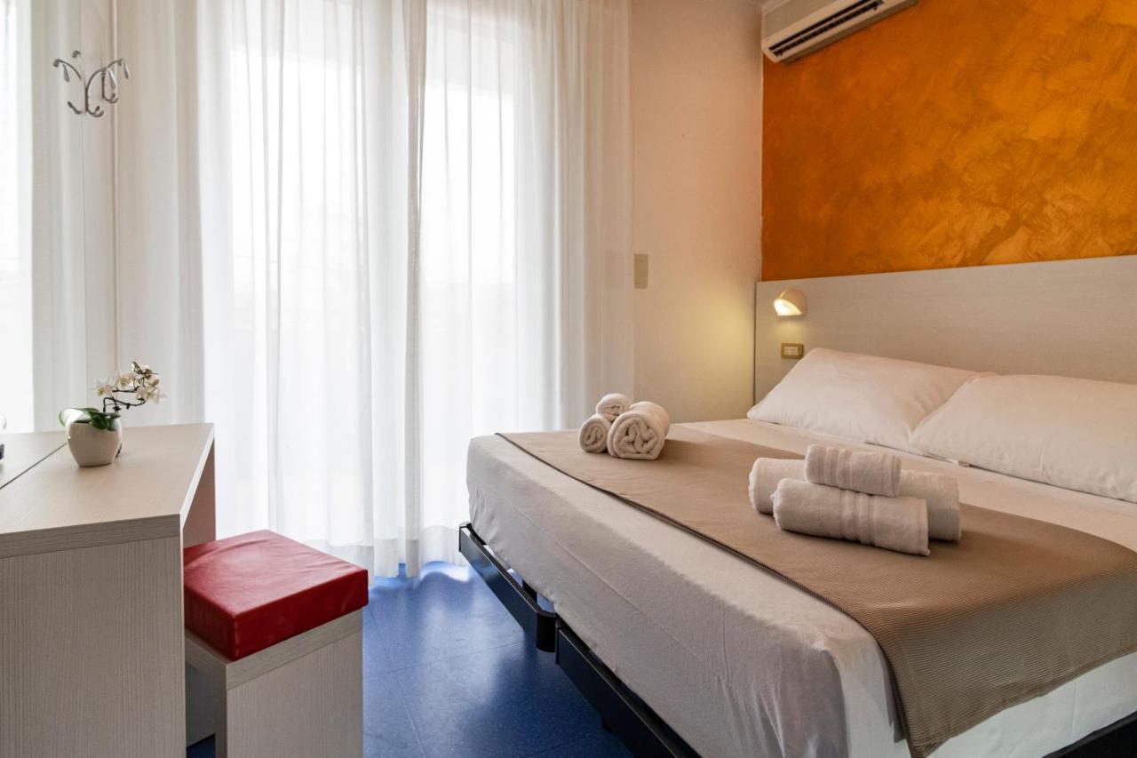 Hotel Tre Rose Riccione Dış mekan fotoğraf
