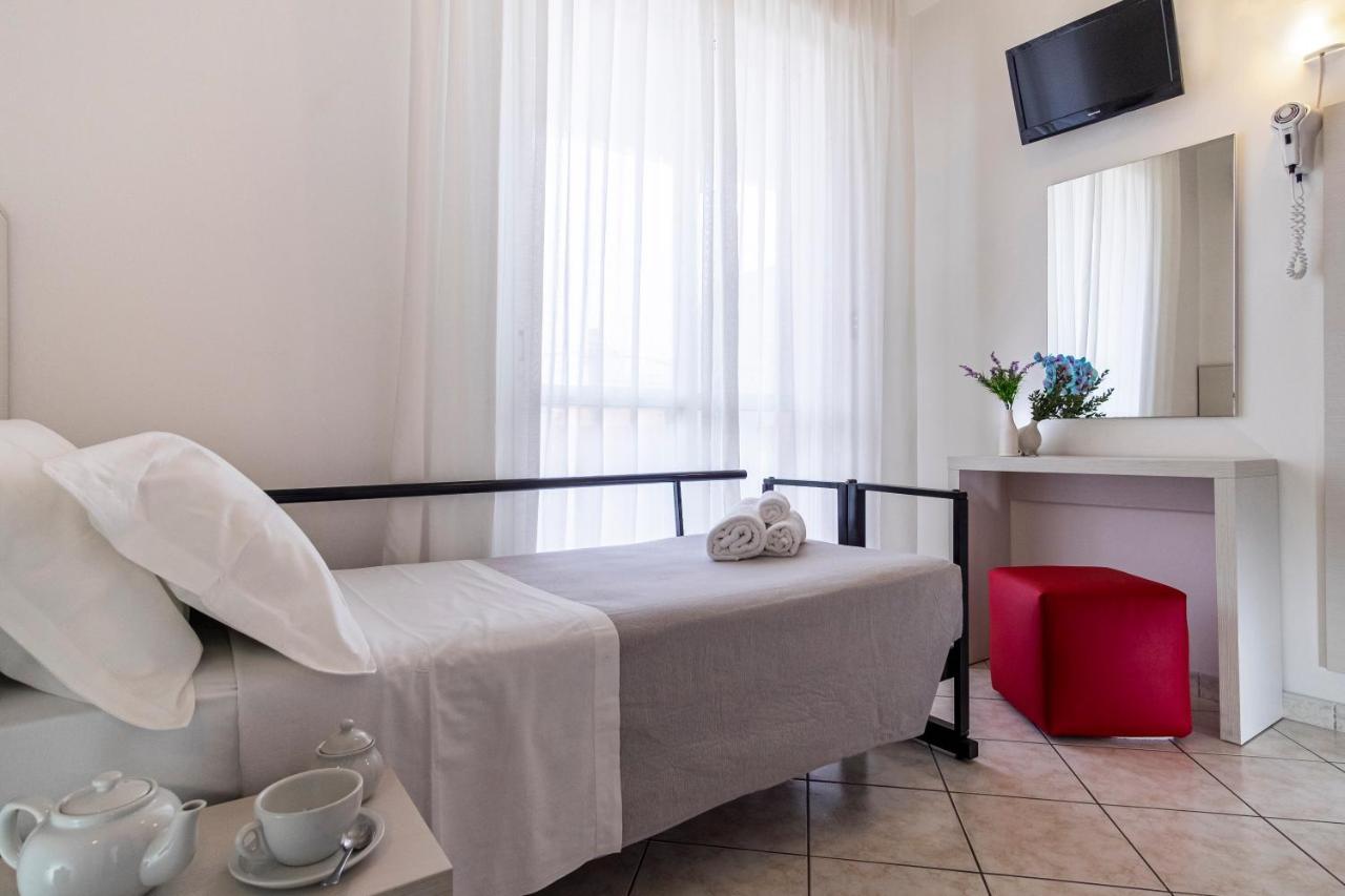 Hotel Tre Rose Riccione Dış mekan fotoğraf