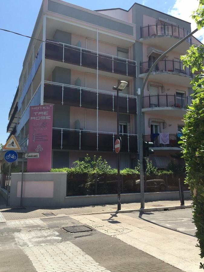 Hotel Tre Rose Riccione Dış mekan fotoğraf